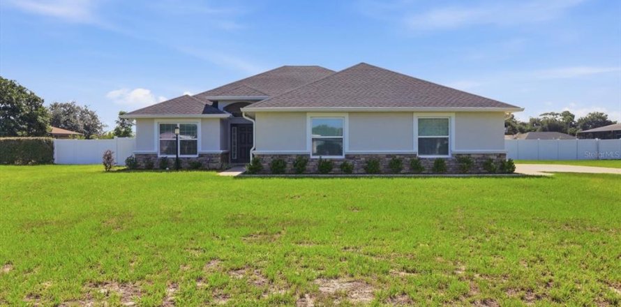 House in Belleview, Florida 3 bedrooms, 186.73 sq.m. № 2226102