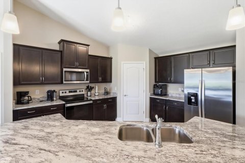House in Belleview, Florida 3 bedrooms, 186.73 sq.m. № 2226102 - photo 12