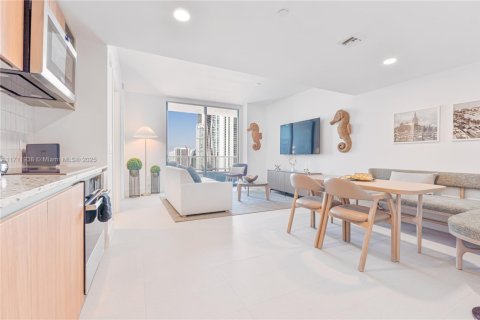 Condominio en venta en Miami, Florida, 1 dormitorio, 63.08 m2 № 1943011 - foto 1