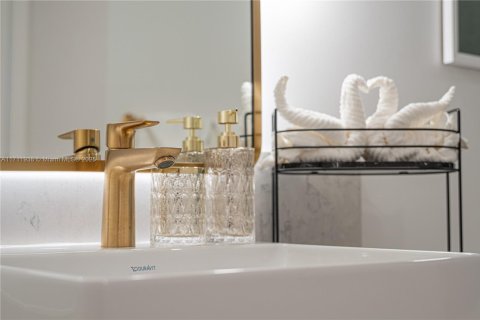 Condominio en venta en Miami, Florida, 1 dormitorio, 63.08 m2 № 1943011 - foto 14