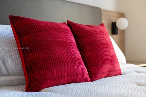 Condominio en venta en Miami, Florida, 1 dormitorio, 63.08 m2 № 1943011 - foto 13