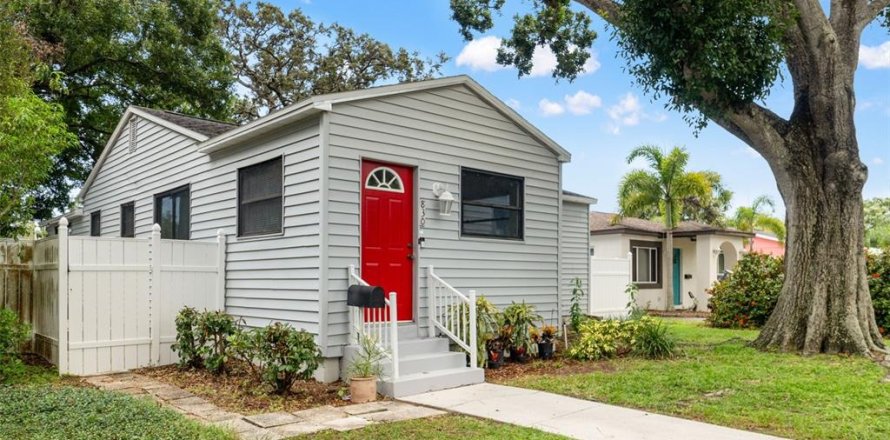 Villa ou maison à Saint Petersburg, Floride 2 chambres, 103.77 m2 № 1826260