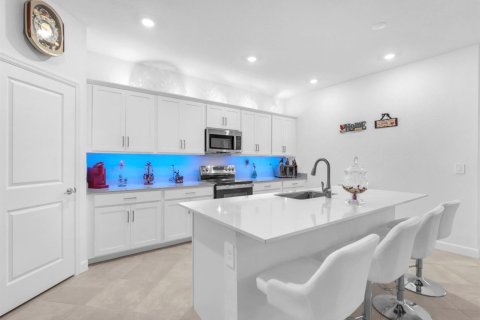 House in Port Charlotte, Florida 4 bedrooms, 188.31 sq.m. № 2186560 - photo 7