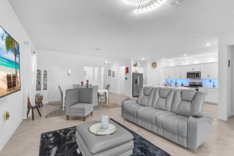 House in Port Charlotte, Florida 4 bedrooms, 188.31 sq.m. № 2186560 - photo 13