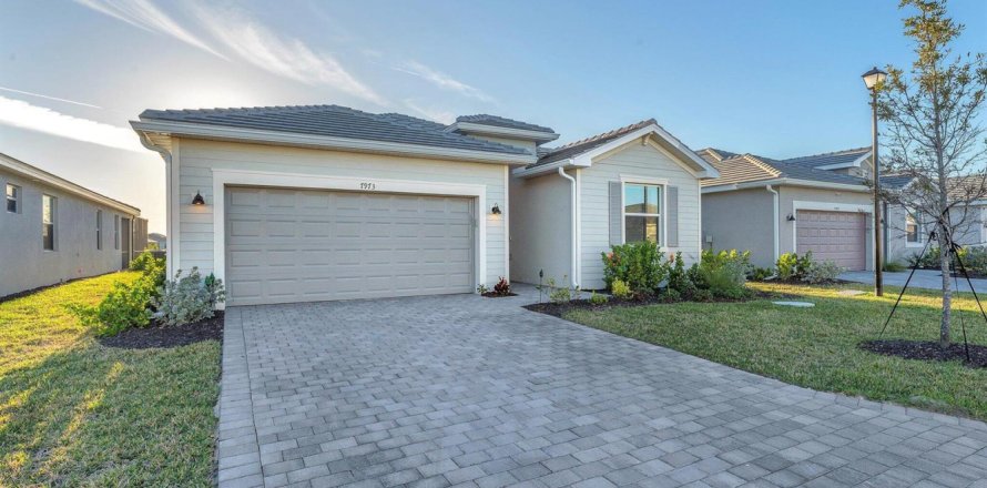 House in Port Charlotte, Florida 4 bedrooms, 188.31 sq.m. № 2186560