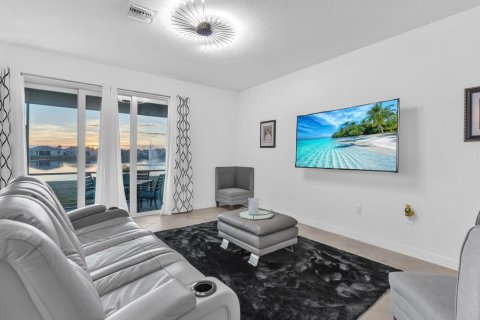 House in Port Charlotte, Florida 4 bedrooms, 188.31 sq.m. № 2186560 - photo 14