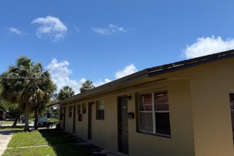 Propiedad comercial en venta en Pompano Beach, Florida, 177.63 m2 № 1890720 - foto 1