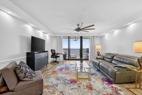 Condo in St. Lucie, Florida, 2 bedrooms № 2081500 - photo 17