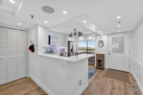 Condo in St. Lucie, Florida, 2 bedrooms № 2081500 - photo 13