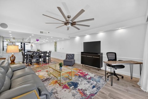 Condo in St. Lucie, Florida, 2 bedrooms № 2081500 - photo 18