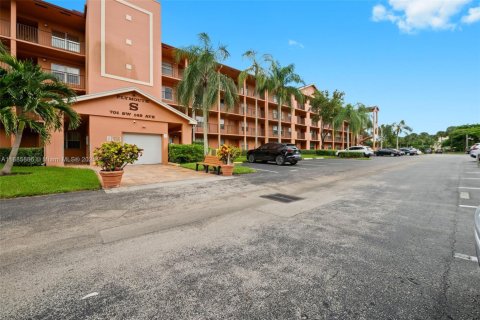 Condominio en venta en Pembroke Pines, Florida, 1 dormitorio, 98.1 m2 № 1933419 - foto 2