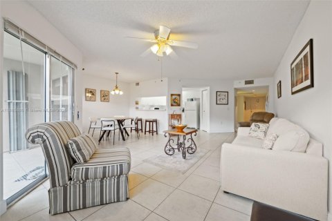 Condominio en venta en Pembroke Pines, Florida, 1 dormitorio, 98.1 m2 № 1933419 - foto 7