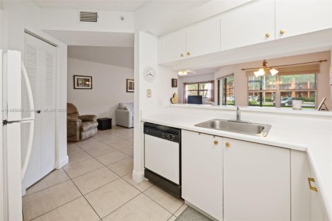 Condominio en venta en Pembroke Pines, Florida, 1 dormitorio, 98.1 m2 № 1933419 - foto 17
