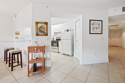 Condominio en venta en Pembroke Pines, Florida, 1 dormitorio, 98.1 m2 № 1933419 - foto 10