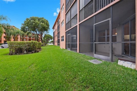 Condominio en venta en Pembroke Pines, Florida, 1 dormitorio, 98.1 m2 № 1933419 - foto 23