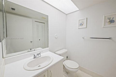 Condominio en venta en Pembroke Pines, Florida, 1 dormitorio, 98.1 m2 № 1933419 - foto 18