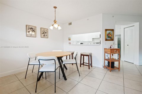Condominio en venta en Pembroke Pines, Florida, 1 dormitorio, 98.1 m2 № 1933419 - foto 12