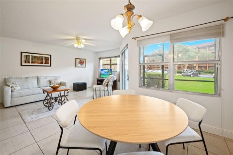 Condominio en venta en Pembroke Pines, Florida, 1 dormitorio, 98.1 m2 № 1933419 - foto 13