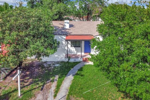 House in Miami, Florida 3 bedrooms, 114.27 sq.m. № 2035797