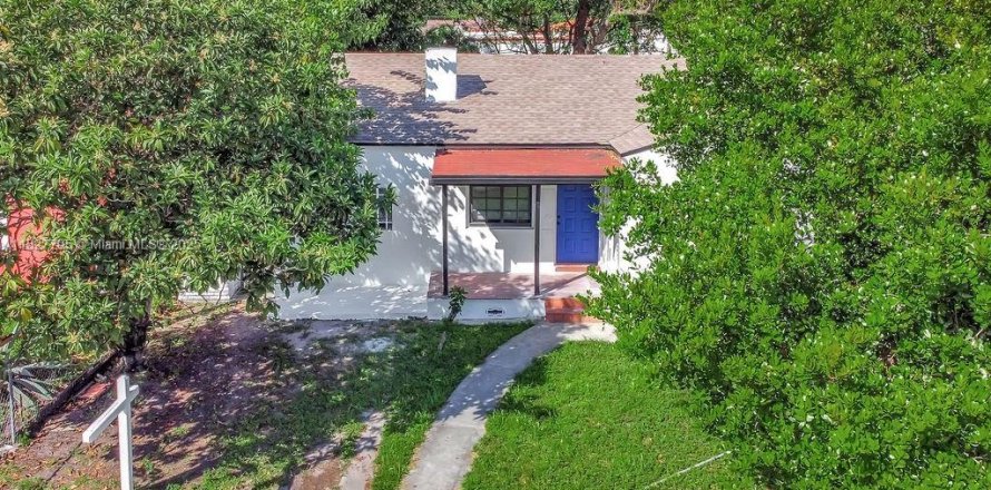 House in Miami, Florida 3 bedrooms, 114.27 sq.m. № 2035797