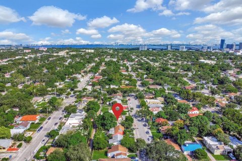 House in Miami, Florida 3 bedrooms, 114.27 sq.m. № 2035797 - photo 4