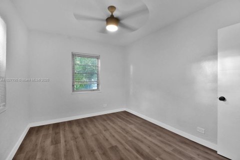 House in Miami, Florida 3 bedrooms, 114.27 sq.m. № 2035797 - photo 27