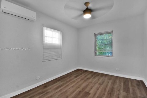 House in Miami, Florida 3 bedrooms, 114.27 sq.m. № 2035797 - photo 25