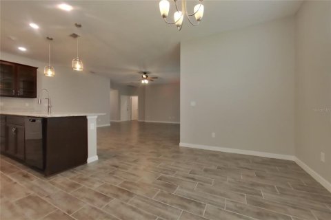 Villa ou maison à louer à Grand Island, Floride: 4 chambres, 201.04 m2 № 2358536 - photo 4