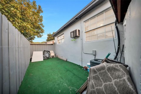 Propiedad comercial en venta en Miami, Florida, 151.34 m2 № 1988919 - foto 15