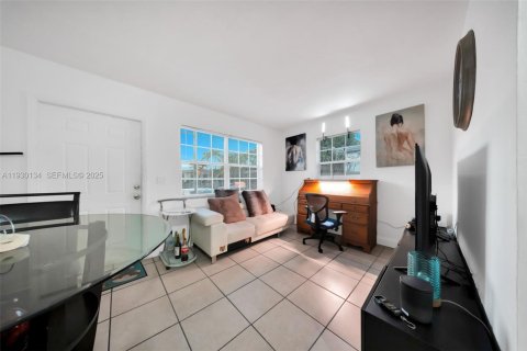 Propiedad comercial en venta en Miami, Florida, 151.34 m2 № 1988919 - foto 6