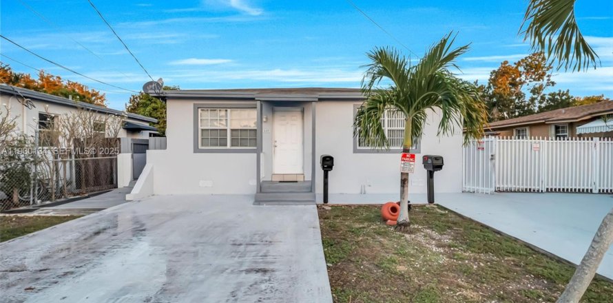 Propiedad comercial en Miami, Florida 151.34 m2 № 1988919