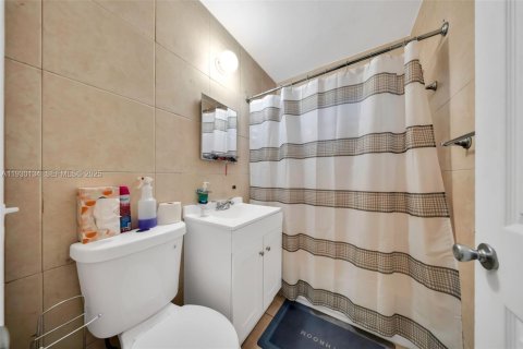 Propiedad comercial en venta en Miami, Florida, 151.34 m2 № 1988919 - foto 9