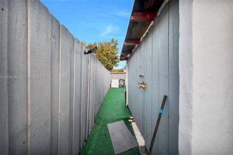 Propiedad comercial en venta en Miami, Florida, 151.34 m2 № 1988919 - foto 14