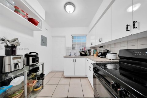 Propiedad comercial en venta en Miami, Florida, 151.34 m2 № 1988919 - foto 7