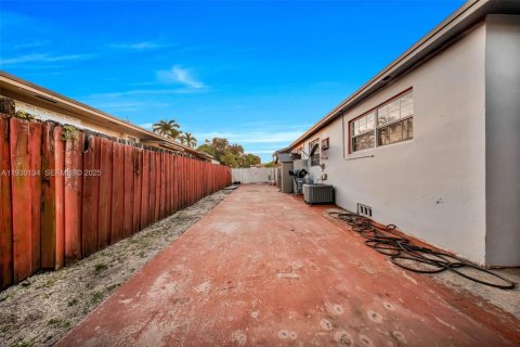 Propiedad comercial en venta en Miami, Florida, 151.34 m2 № 1988919 - foto 27