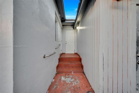 Propiedad comercial en venta en Miami, Florida, 151.34 m2 № 1988919 - foto 28