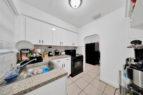 Propiedad comercial en venta en Miami, Florida, 151.34 m2 № 1988919 - foto 8