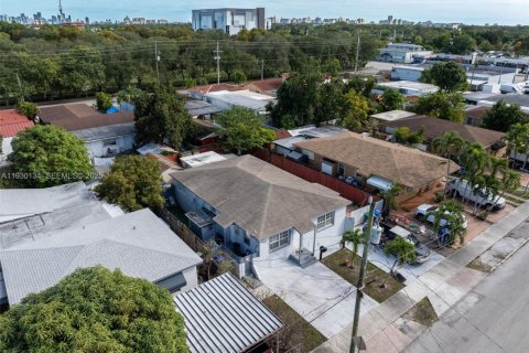 Propiedad comercial en venta en Miami, Florida, 151.34 m2 № 1988919 - foto 2