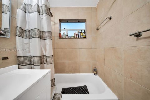 Propiedad comercial en venta en Miami, Florida, 151.34 m2 № 1988919 - foto 10