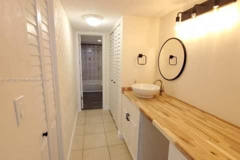 Condo in Lauderhill, Florida, 1 bedroom  № 1868171 - photo 15