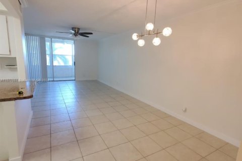 Condo in Lauderhill, Florida, 1 bedroom  № 1868171 - photo 25