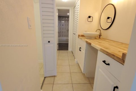 Condo in Lauderhill, Florida, 1 bedroom  № 1868171 - photo 16