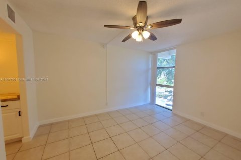 Condo in Lauderhill, Florida, 1 bedroom  № 1868171 - photo 12