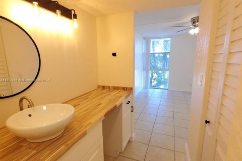 Condo in Lauderhill, Florida, 1 bedroom  № 1868171 - photo 30