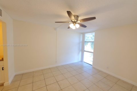 Condo in Lauderhill, Florida, 1 bedroom  № 1868171 - photo 13