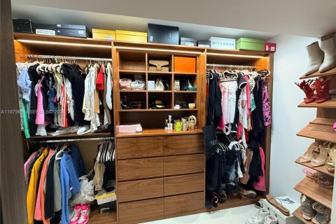 Condo in Miami Beach, Florida, 2 bedrooms  № 2053016 - photo 11