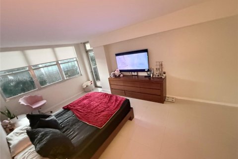 Condo in Miami Beach, Florida, 2 bedrooms  № 2053016 - photo 5