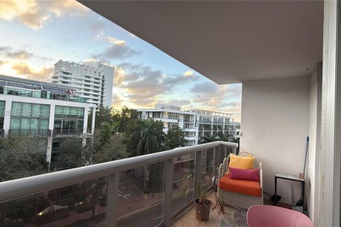 Condo in Miami Beach, Florida, 2 bedrooms  № 2053016 - photo 15