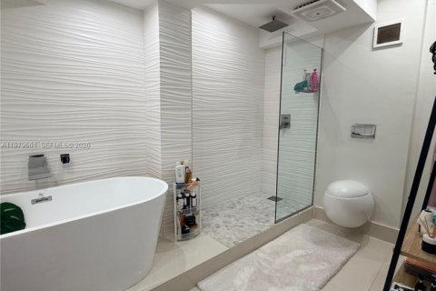 Condo in Miami Beach, Florida, 2 bedrooms  № 2053016 - photo 7