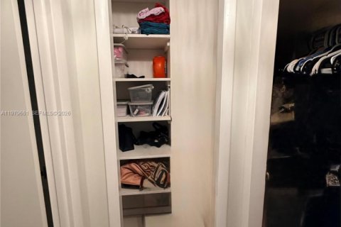 Condo in Miami Beach, Florida, 2 bedrooms  № 2053016 - photo 14